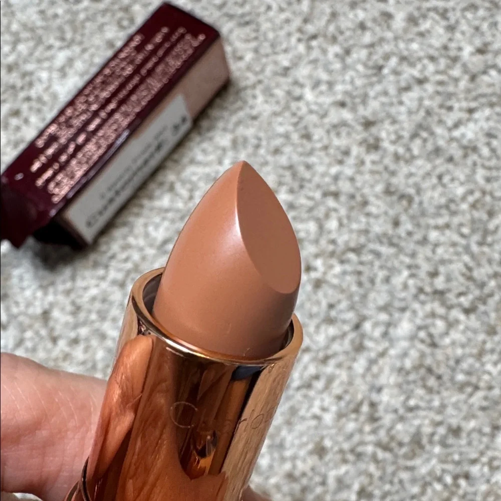 Charlotte Tilbury K.I.S.S.I.N.G Lipstick Yes Honey Nude Beige NWT